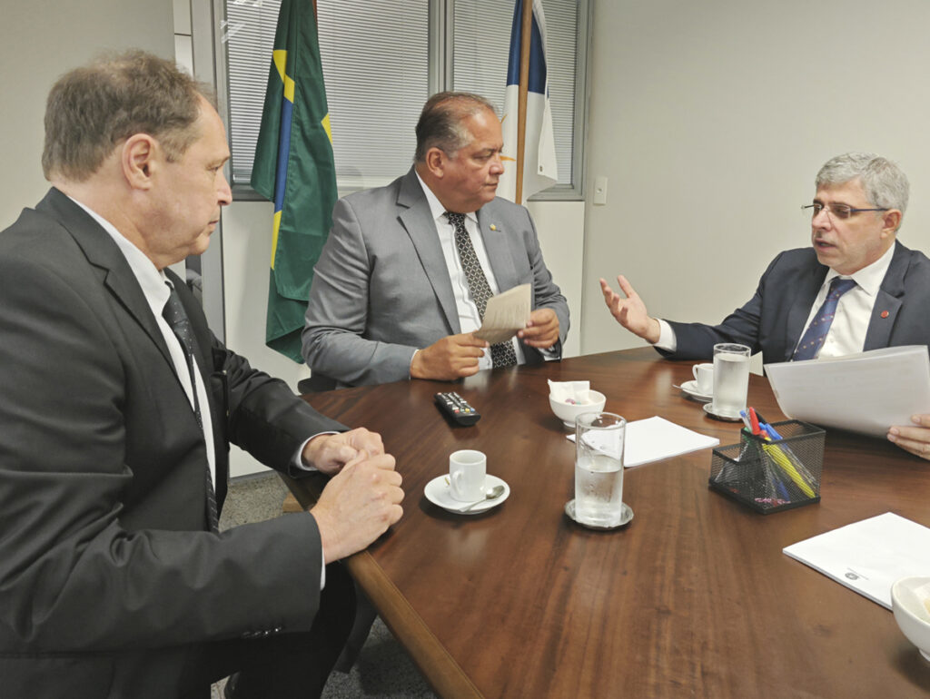 Paulo Rosa (Pro-Música), Senador Eduardo Gomes e Sydney Shanches (Instituto dos Advogados Brasileiros - IAB)