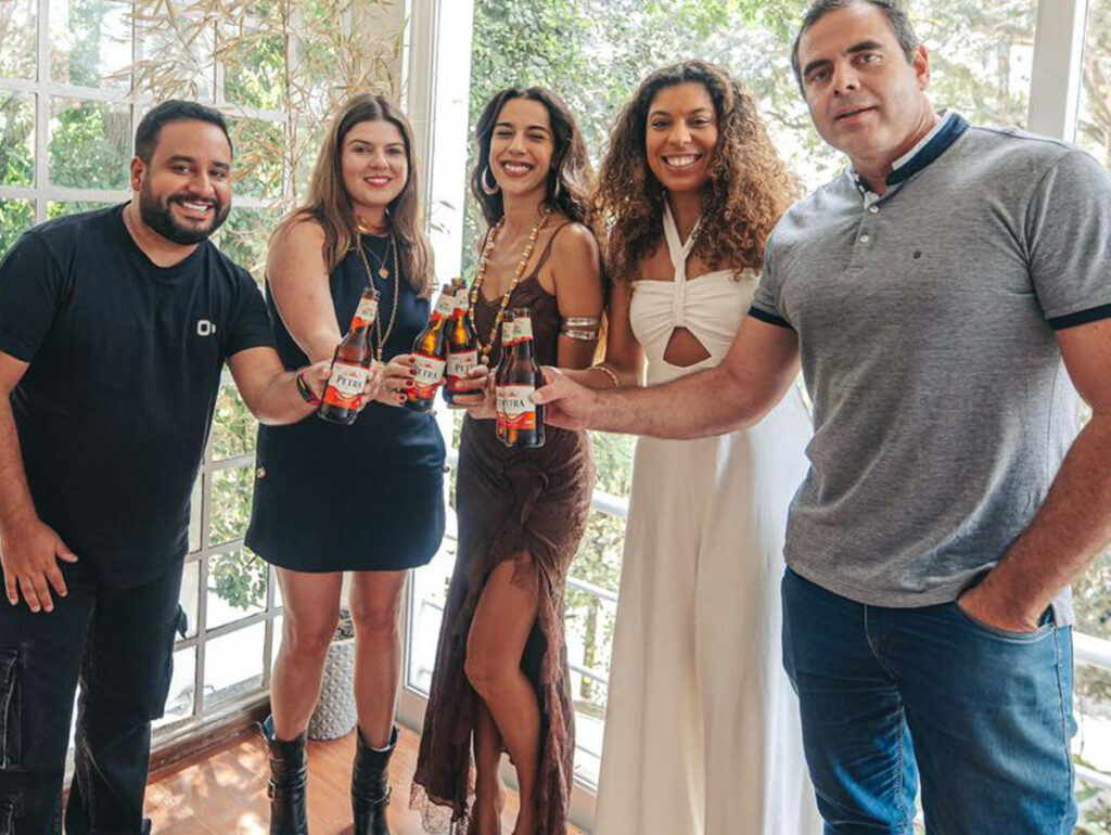 Zuca e Petra fecham naming rights - Marina Sena e Talita Morais
