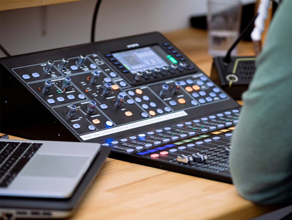 Mesa de som estudio ISRC
