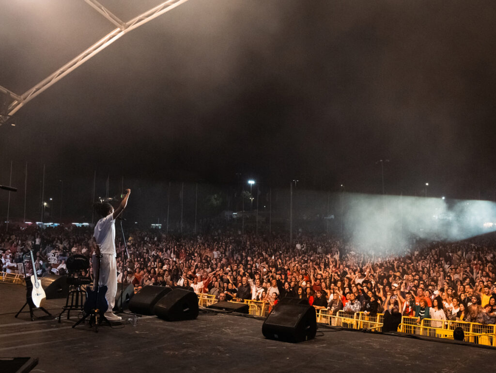 Bia Ferreira na Festa do Avante em Portugal (Crédito: Divulgação)