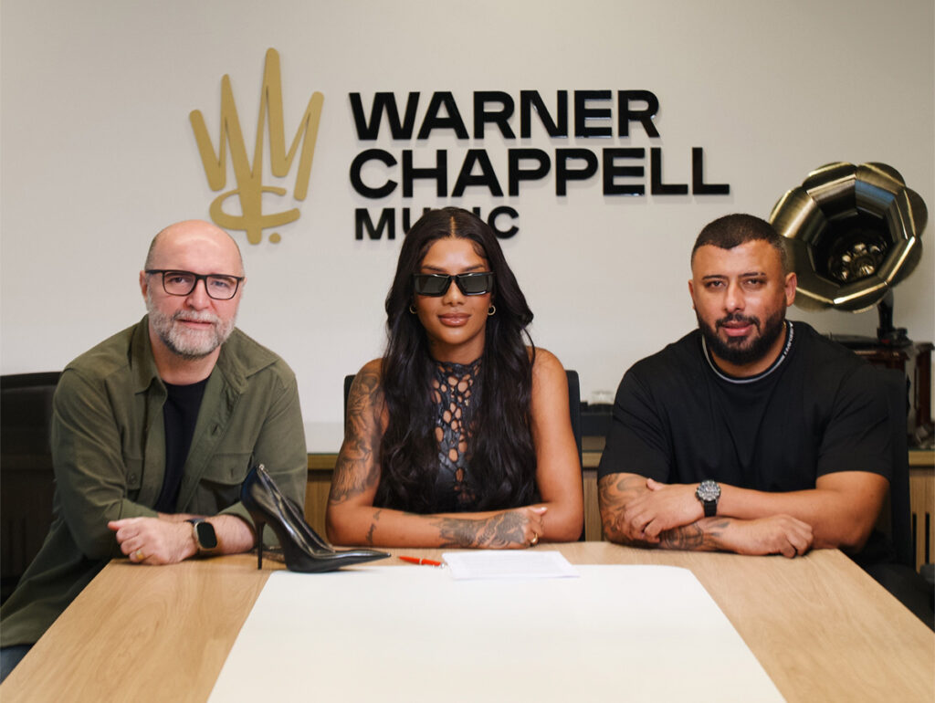 Marcel Klemm, Ludmilla e Renatão durante a renovação do contrato da artista com a Warner Chappell Music Brasil