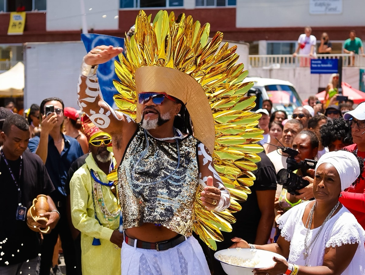 Carlinhos Brown celebra 30 anos de 'Arrastão' encerrando o Carnaval de Salvador 2025