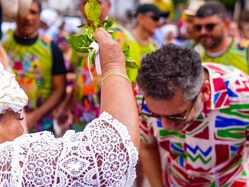 Governador do Amapá, Clécio Luís, participa do bloco 'A Banda' que reuniu mais de 200 mil pessoas