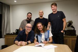 Vitor Kley assina contrato com a Warner Chappell Brasil - Crédito Marcelo Nejm
