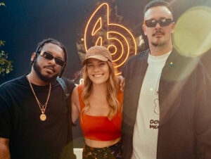 BK, Monica Brandão, Country Manager da Altafonte, e Victor Senedesi, empresário do artista, festival Gigantes