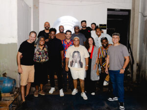 Músicos do Samba Independente dos Bons Costumes e Cris Nogueira, do selo Fundisom (Crédito: Larissa Vasco)