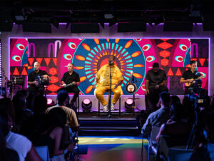 Péricles faz live do Pagode do Pericão na sede do YouTube (Crédito: Divulgação)