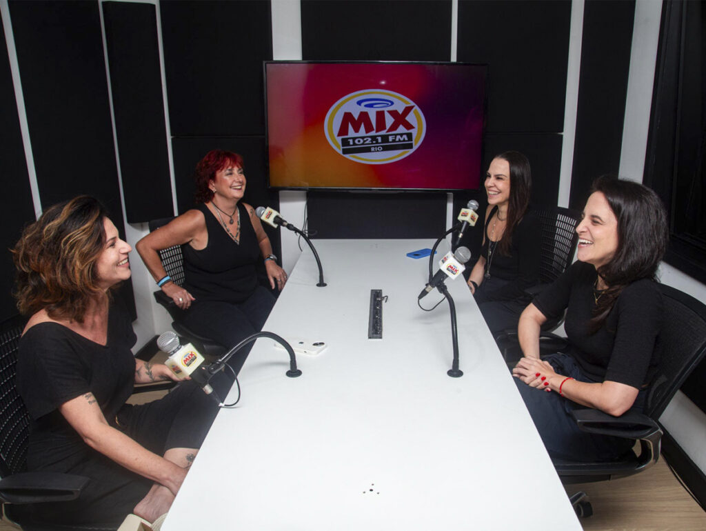 Anita Carvalho, Val Becker, Roberta Senna e Marina Mattoso no podcast Criativamente