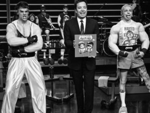 Ca7riel & Paco Amoroso no The Late Show with Jimmy Fallon (Crédito Todd Owyoung)