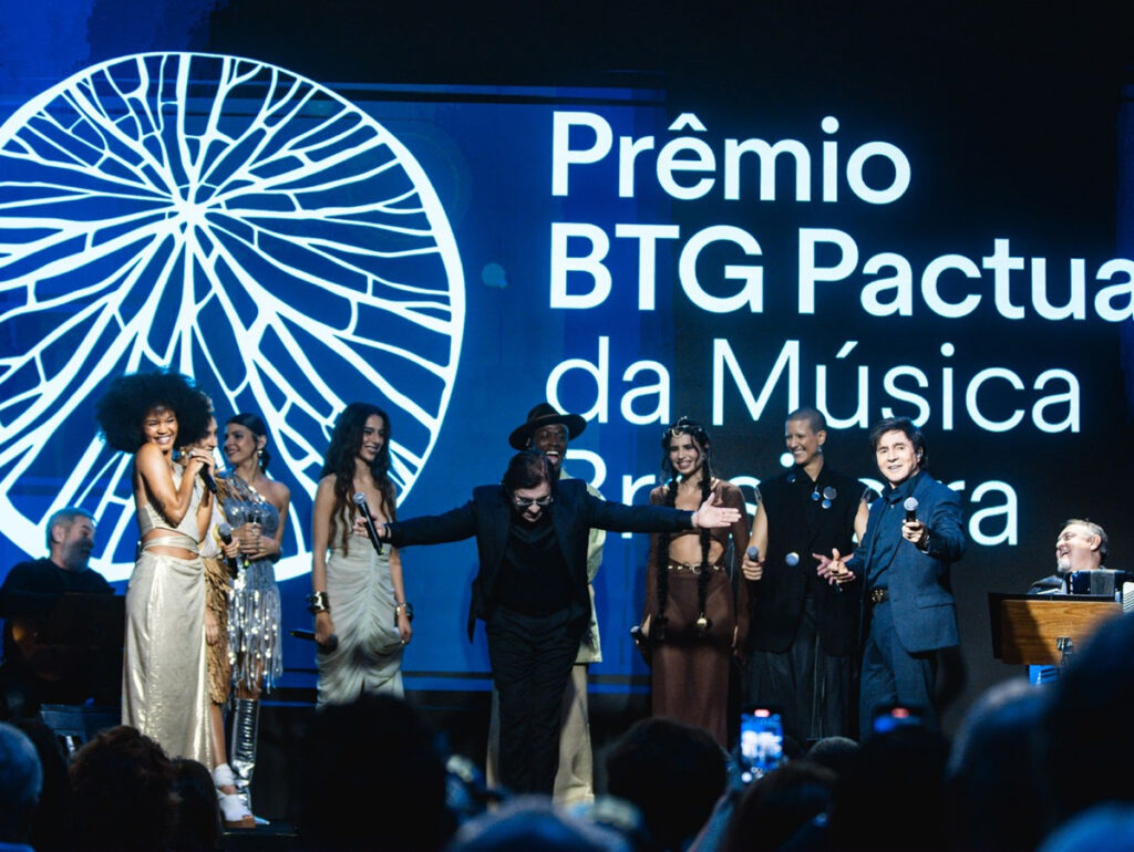Chitãozinho, Xororó e artistas da nova cena da música brasileira em evento de anúncio de indicados do Prêmio BTG Pactual da Música Brasileira (Crédito: Roncca)