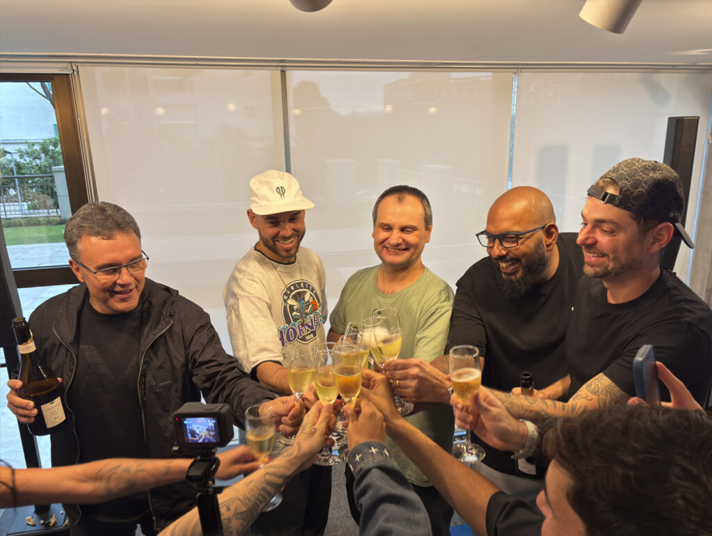 Comemoração nos escritórios da Universal Music Brasil com Papatinho
