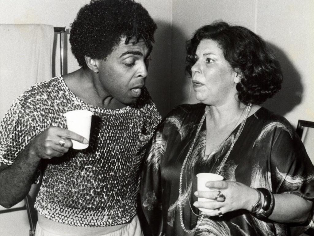 Gilberto Gil e Nana Caymmi no camarim do Canecão em1986 (Crédito Instituto Gil)