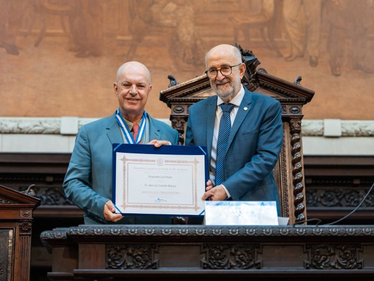 Marcelo Castello Branco recebe a Medalha Tiradentes, maior honraria concedida pela Assembleia Legislativa do Rio