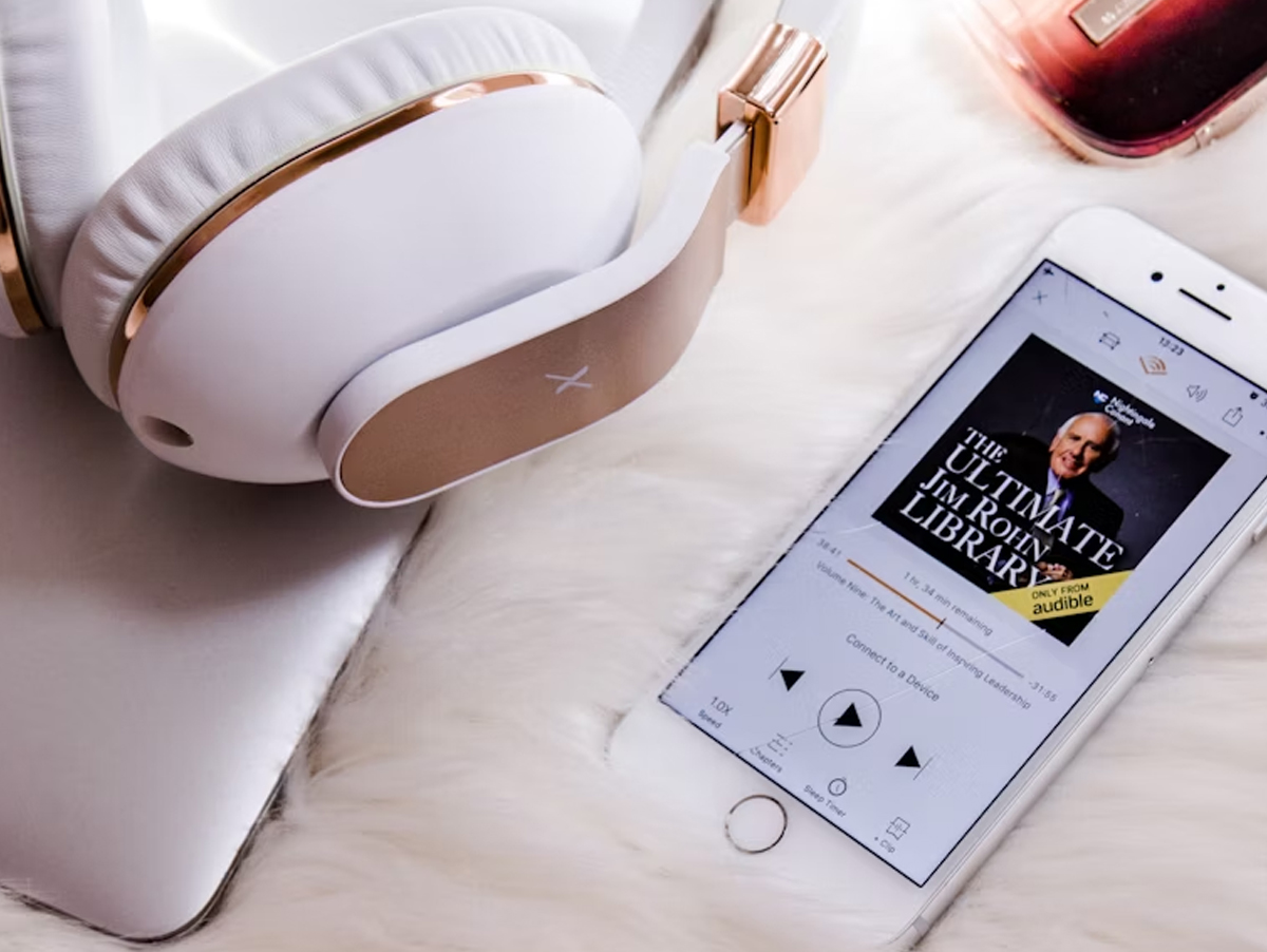 Audiolivros estão cada vez mais populares (Crédito: Lena Kudryavtseva)
