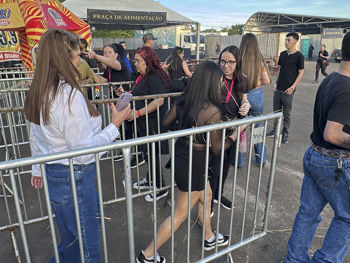 NS Operações gerencia entrada de público em festival