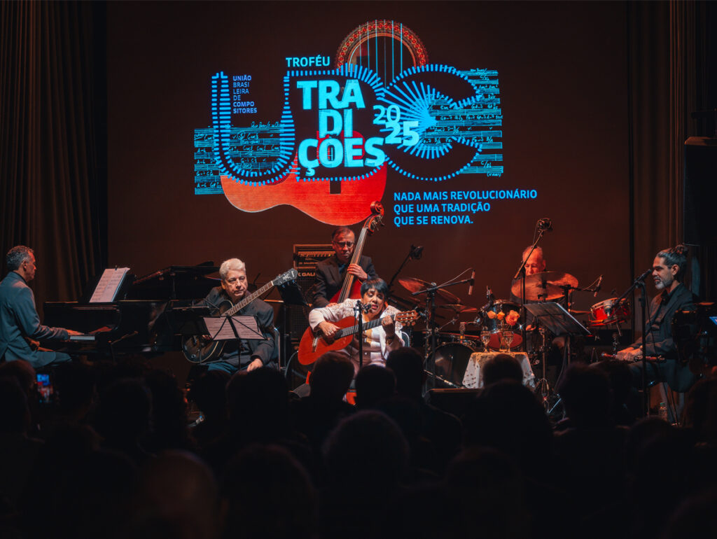 Rosa Passos se apresenta com sua banda na Casa UBC