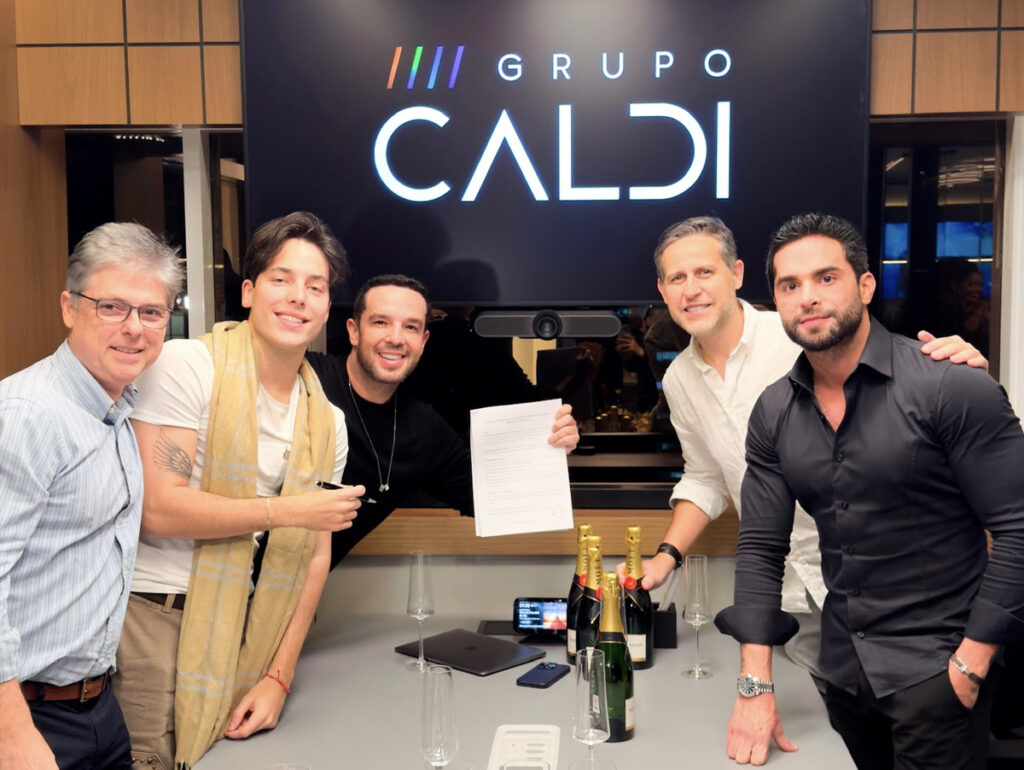 Enzo Ferro assina com o Grupo Caldi e se torna o primeiro artista 360° da empresa