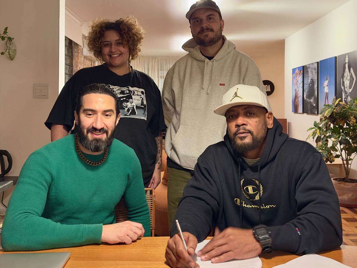 Tefa Bevenuto (A&R da BOA Música), Ariel Chacão (advogado Roc7), Fernando Dourado (country manager da BOA Música) e Edi Rock, na sede da BOA Música, em São Paulo (Crédito: Evandro Carrara)
