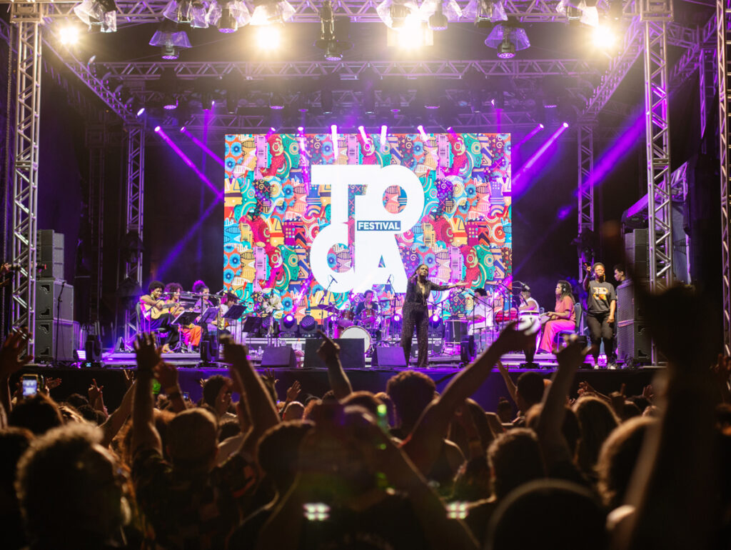 Teresa Cristina em edição anterior do Festival Toca