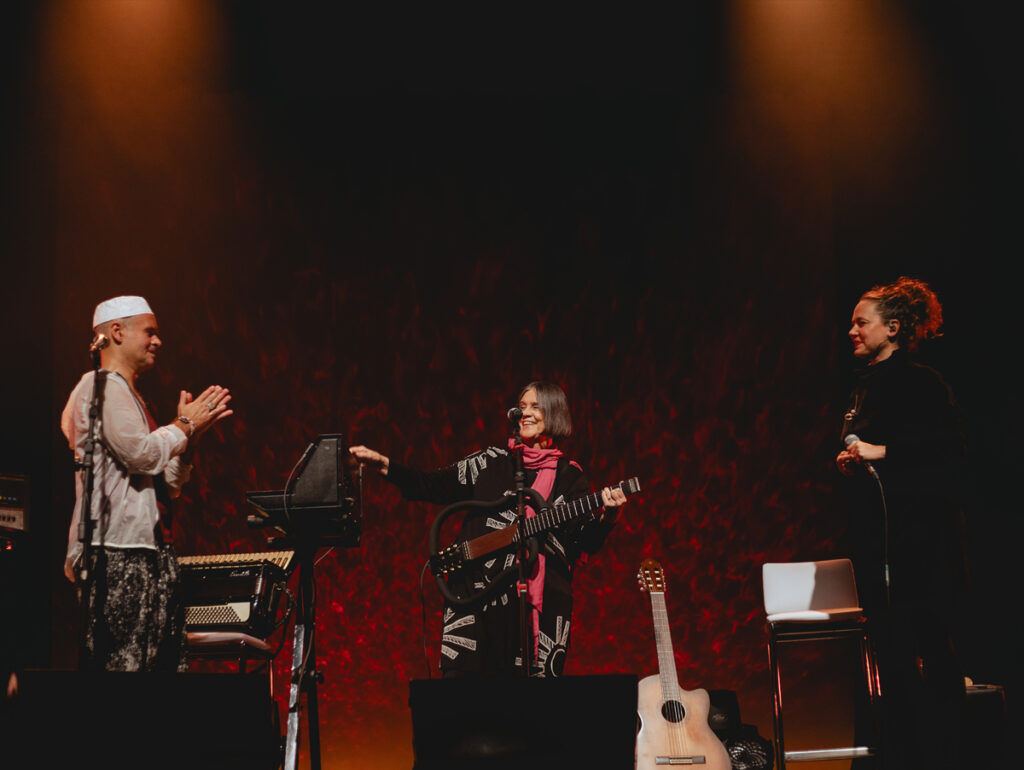 Marcelo Jeneci, Joyce Moreno e Tiê no Festival Dupla de Três