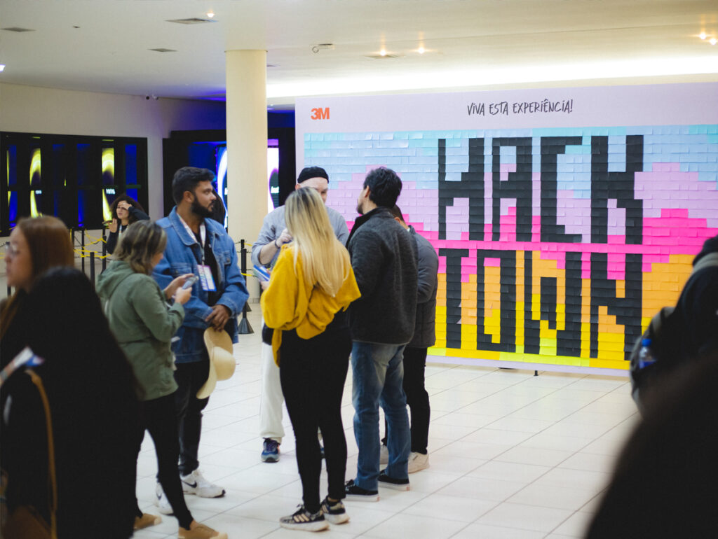 Público no HackTown 2025