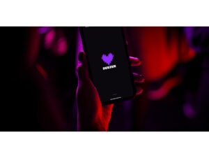 Deezer afirma que quase um terço dos uploads na plataforma vêm de IA