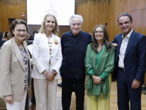 Executivos da Fundación MAPFRE durante visita à Fundação Bachiana e ao Maestro João Carlos Martins, reconhecido com o 'Prêmio por Toda uma Vida Profissional' - Crédito Divulgação