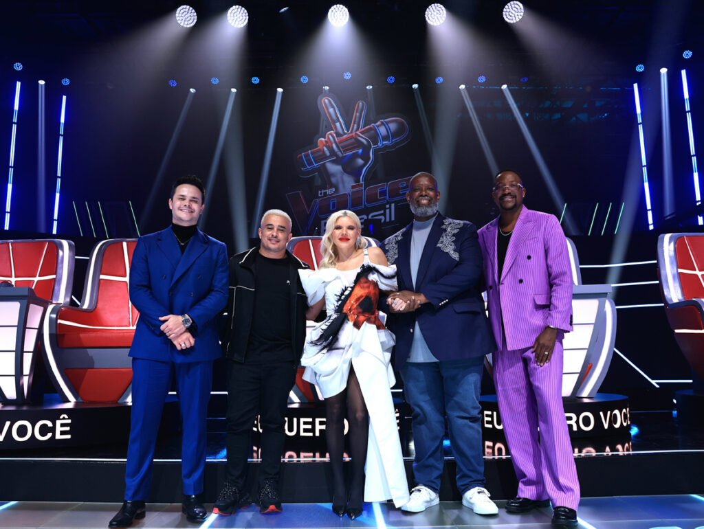 Jurados no palco do The Voice Brasil (Crédito: Divulgação Disney+)