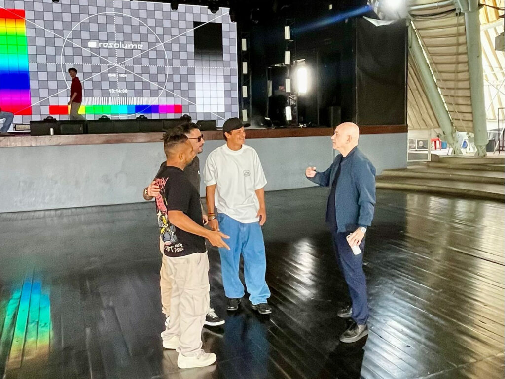 Oriente e Marcelo Lobatto, líder da Na Moral Produções, conversam sobre os detalhes do show do grupo no Circo Voador, no Rio de Janeiro