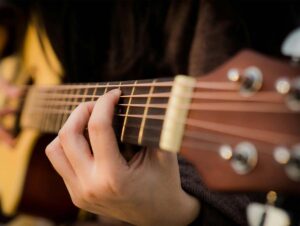 Violão segue relevante entre os jovens - Crédito Quoc Bao