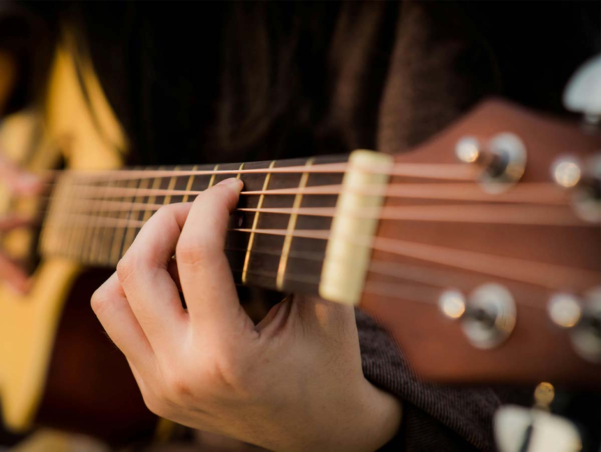Violão segue relevante entre os jovens - Crédito Quoc Bao