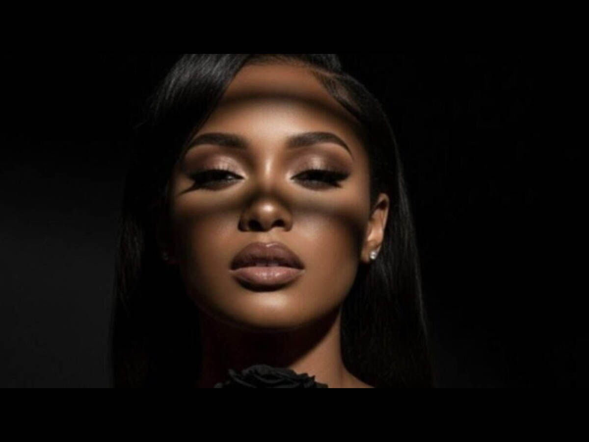 Xania Monet assina com a Hallwood Media