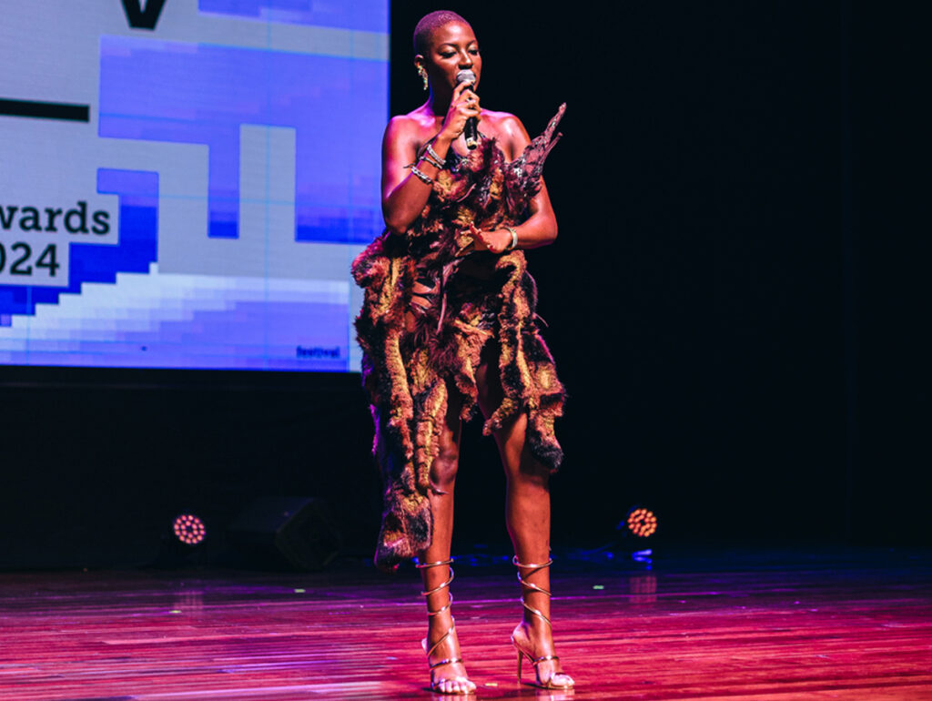 Aisha Mbikila no m-v-f- awards 2024 por Felipe Ruído