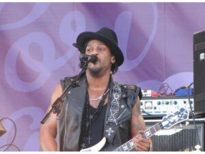 D'Angelo se apresenta em um festival na Finlândia (Crédito: Roquai)