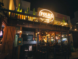 Entrada do Folks Pub Sertanejo - Crédito Henrique Campina