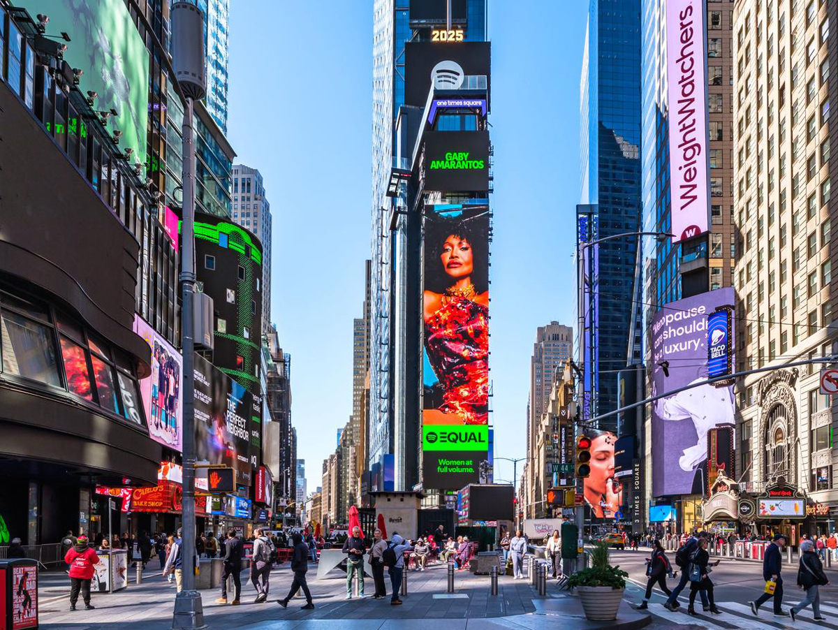 Gaby Amarantos na Times Square pelo Spotify