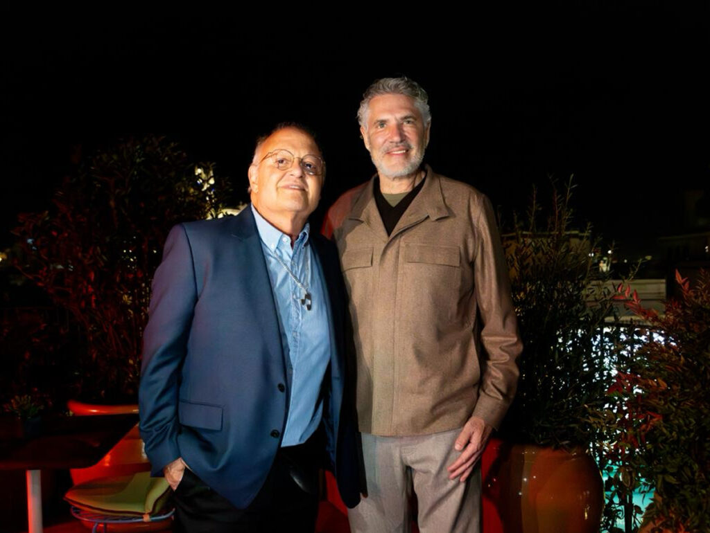 Cantor e compositor Guilherme Arantes ao lado de William Crunfli, fundador da MusicOn