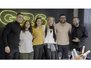 Igor Carvalho (gerente geral, GR6), Sabrine Cruz (diretora de marketing comercial, Virgin Music Group), Alessandra Bruno (gerente regional, Virgin Music Group Brasil), Cris Falcão (gerente geral e diretora administrativa de estratégia de artistas e selos, Virgin Music Group América Latina), Rodrigo Oliveira (fundador e CEO, GR6) e Andre Morrissy (diretor de assuntos corporativos, GR6).