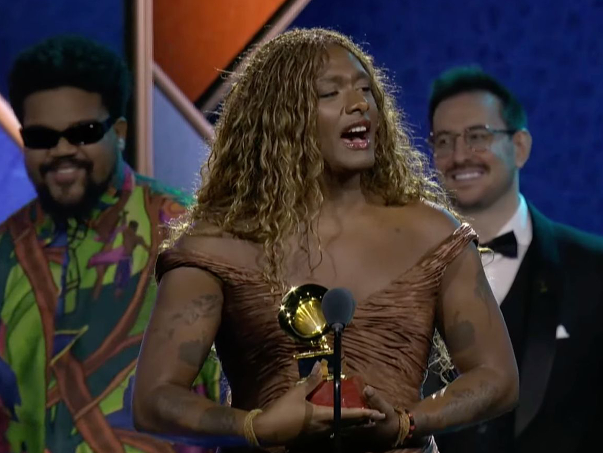 Liniker recebe seu terceiro Latin Grammy da noite