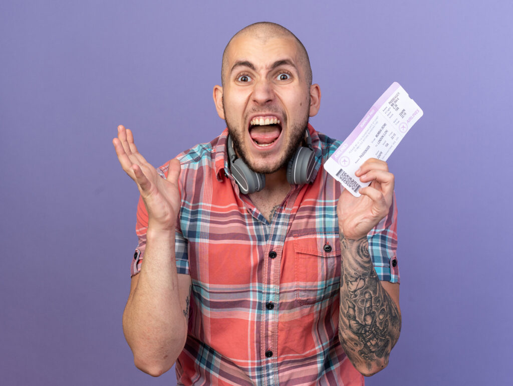 Fã com ingresso de show - Crédito Stockking