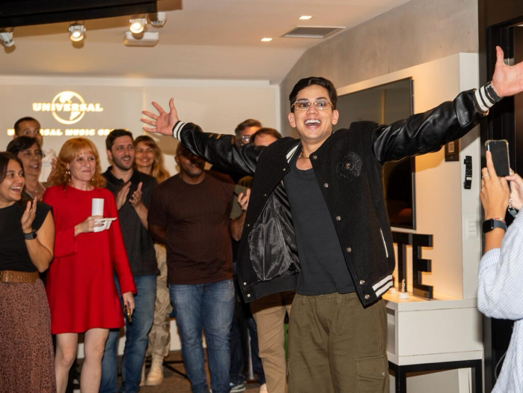 Léo Foguete assina contrato com a Universal Music Brasil