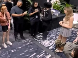 Taylor Swift distribui bônus a equipe