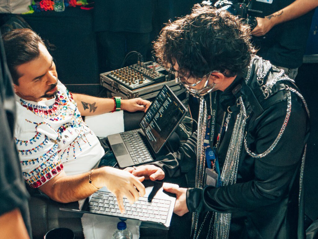 André Gress com Xand nos bastidores do Aviões Fantasy (Crédito: Divulgação)