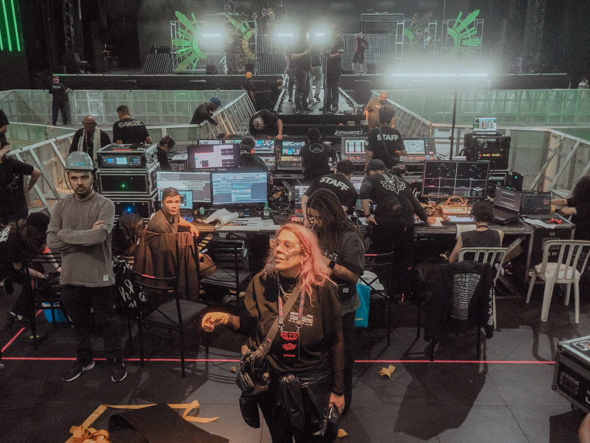 Drica Lara dirige o show EVOM (Crédito: Renata Monteiro)