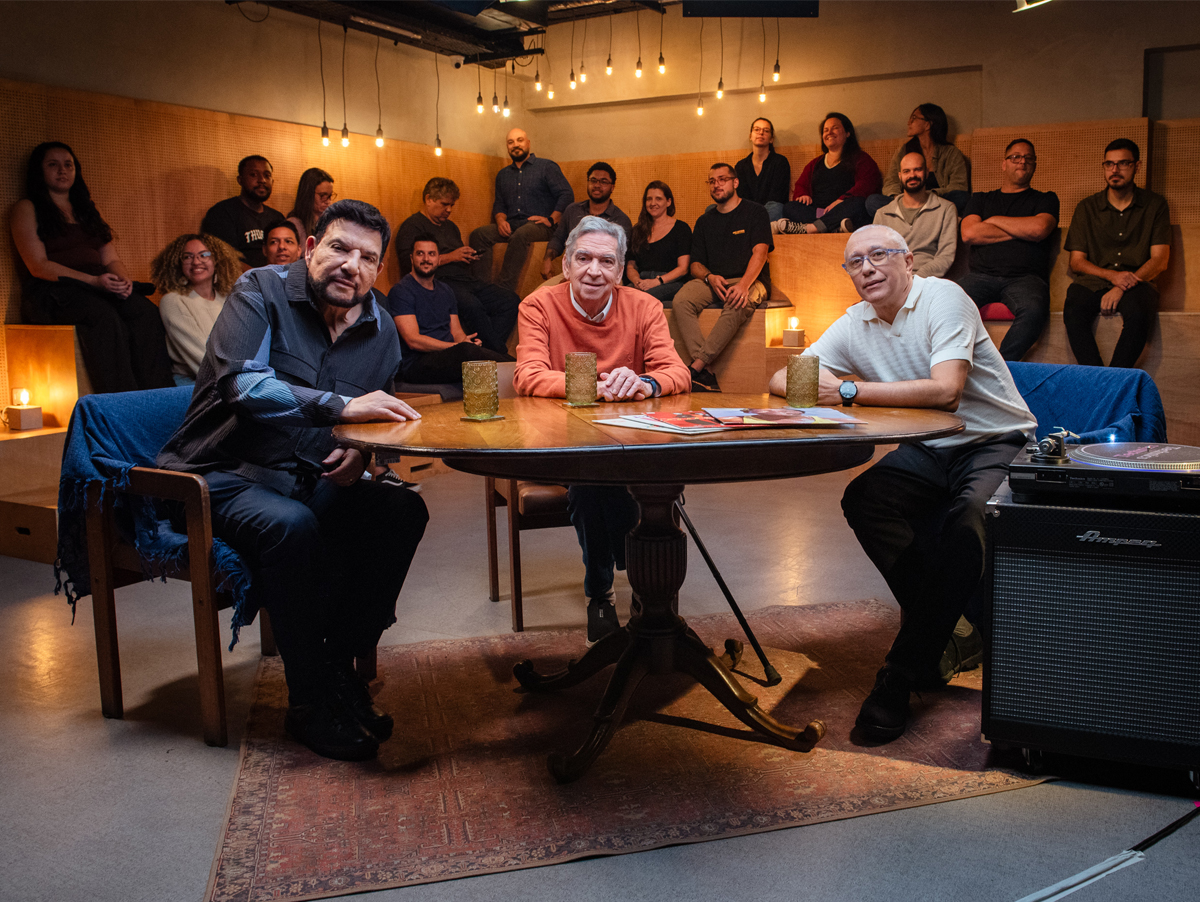 Michael Sullivan, Guto Graça Mello e Marcos Salles no videocast Mesa de Som, da Som Livre - Crédito André Rola