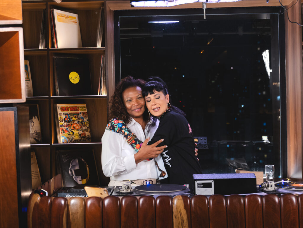 Eliane Dias e Monique Dardenne (Crédito: Marcos Bacon)