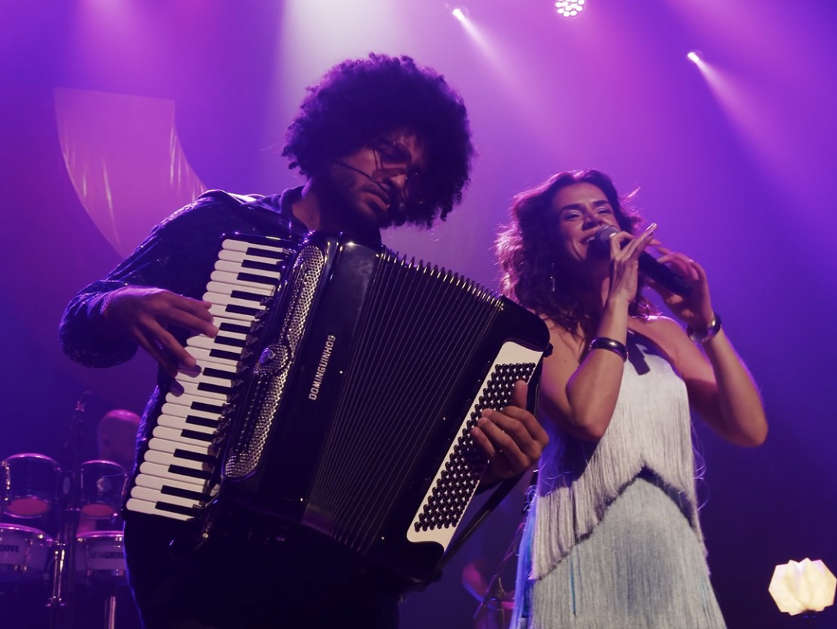 Mariana Aydar e Mestrinho cantam em show registrado pelo Te Vejo no Palco 2025