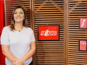 Adriana Barros no podcast Afiadas