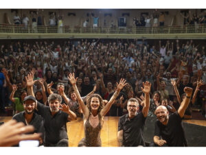 Ana Cañas em show pelo Circuito CultSP (Crédito: Adriano Escanhuela)