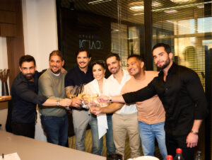 Manu Bahtidão reunida com a nova equipe (Créditos: @kiiraa_______)